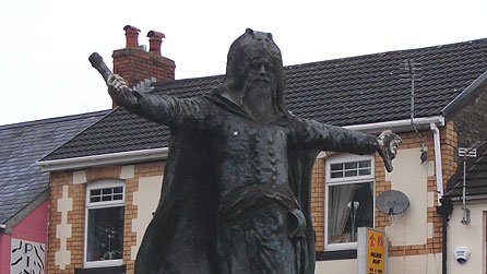 Cofeb William Price yn Llantrisant