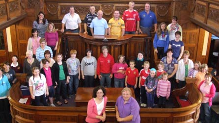 Marilyn Lewis a Cor Newyddion Da