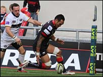 Jonny Fa'amatuainu yn sgorio i'r Scarlets