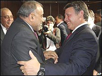  Adel Abdel Mahdi (esq) e o rei Abdullah da Jordânia