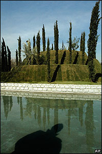 V parku v Madridu byl za každou oběť loňských útoků vysazen jeden strom