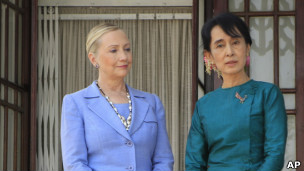 Ngoại trưởng Mỹ Clinton và bà Aung San Suu Kyi