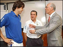 Kaká com Parreira e Beckenbauer