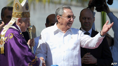 Raúl Castro junto a Benedicto XVI