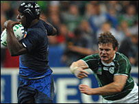 Yannick Nyanga evades Brian O'Driscoll