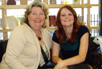 Caryl a'i mam Doreen Lewis