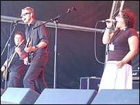 Pete, Steve and Rachel live at Summer Wave 2006