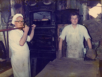 Pobi bara yn Popty Lawnt