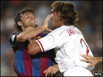 Luis Enrique e Javi Navarro se agridem durante a partida