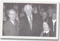 Mr Emrys Jones a Mrs Carol Proctor, a'r arweinydd presennol Canon Aled Williams