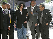 Michael Jackson chega ao tribunal
