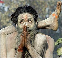 Um homem santo hindu (foto de arquivo)