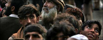 ہیلی کاپٹروں کی طرف نظریں