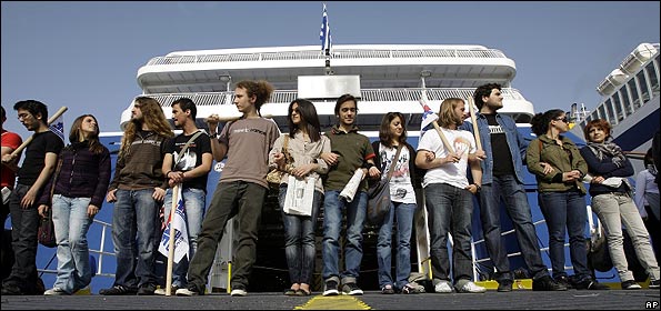 Greek strikers blocking ferry in Piraeus, 5 May 10