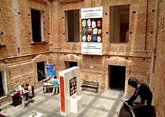  Pinacoteca Inside