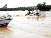 Lũ lụt miền Trung (ảnh VietnamNet)