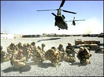 نيروهای بريتانيايی ناتو در هلمند - عکس از آرشيو مارس 2006