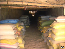 کیسه های کشف شده حشیش در قندهار - 11/6/2008