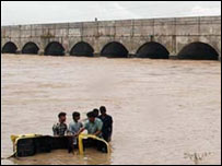 دریاؤں میں پانی کی سطح