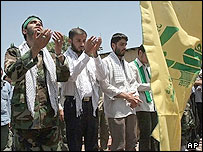 حاميان حزب الله لبنان در مراسمی در بهشت زهرای تهران