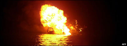 تايلېنډۍ کښتۍ د سوځېدو په حال کې