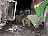 پشاور میں سنیچر کو بھی بم دھماکہ ہوا تھا