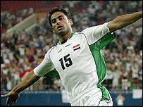 مهدی کريم بازيکن تيم ملی عراق پس از به ثمر رساندن گل در مقابل کاستاريکا