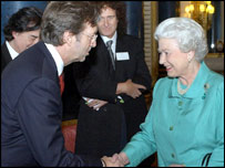 Eric Clapton e a rainha Elizabeth 2ª