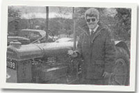 Hefin gyda'i dractor Fordson bach