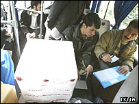 مقامهای جمهوری اسلامی اميدوارند شمار هرچه بيشتری از مردم را جذب صندوقهای رای کنند