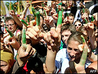 Manifestantes e ativistas ambientais no local da conferência em Bali