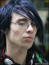 标准Emo粉丝的模样