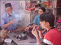 गोटे बनाते आवाज़ मोहम्मद