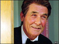 James Brolin, como Ronald Reagan