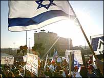 Židé protestují proti stažení z pásma Gazy 