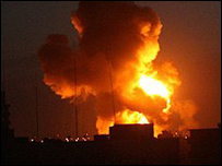 Khói lửa bốc lên ở Rafah sau khi Israel tiếp tục không kích