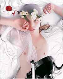 Foto da introdução do Calendário Pirelli 2004