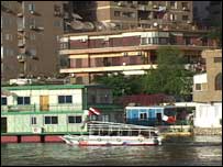 Casa flutuante no Nilo