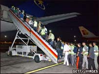 Imigrantes ilegais romenos são deportados no aeroporto de Madri (foto arquivo)
