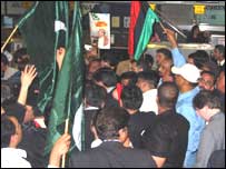 ہیتھرو ایئرپورٹ سے شہباز کی روانگی کا منظر