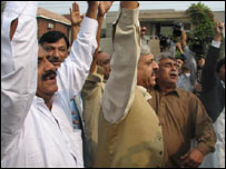 ایمرجنسی کے خلاف احتجاج