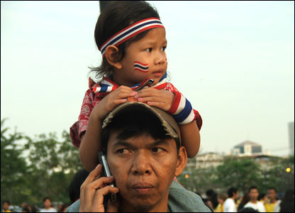 Hai bố con người Thái