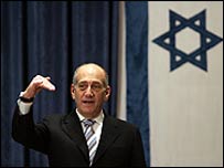 Ehud Olmert ve İsrail bayrağı