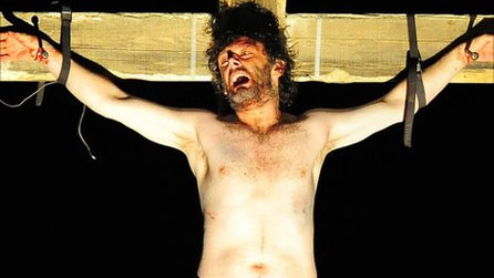 Michael Sheen yn paratoi ar gyfer y cynhyrchiad