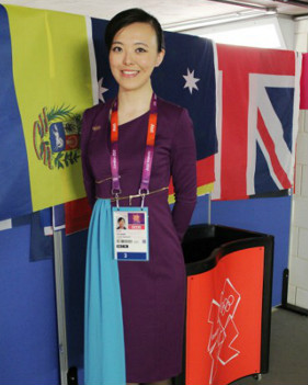 身着仪礼小姐礼服的叶叶