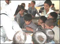 معلم در جمع دانش آموران