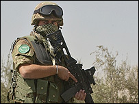 سرباز وابسته به ناتو در افغانستان
