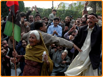 آصف زرداری کی رہائی پر پیپلز پارٹی کے کارکن