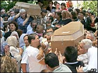 Pohřeb obětí z Šframu