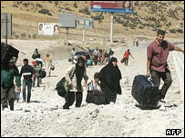 Refugiados libaneses deixam suas casas